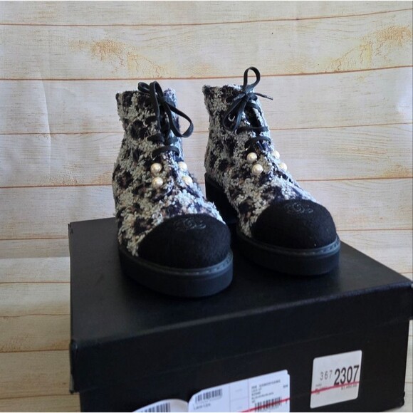 Chanel Tweed Calfskin Pearl Combat Short Ankle Boots Chunky Heel Size 42 - Picture 2 of 16